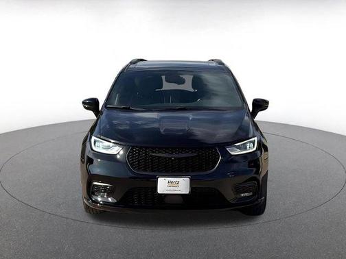 Diamond Black Crystal Pearlcoat 2025 Chrysler Pacifica Limited