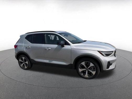 2024 Volvo XC40 CORE