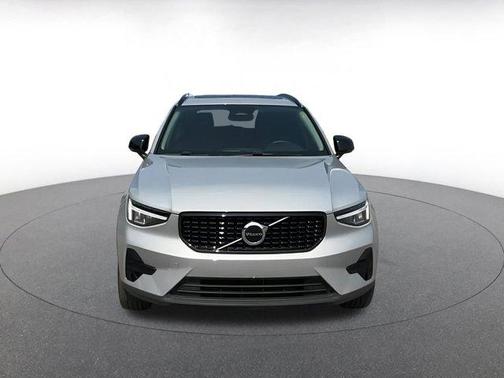2024 Volvo XC40 CORE