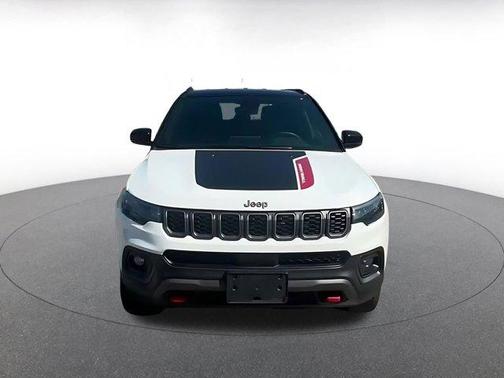 Bright White Clearcoat 2025 Jeep Compass Trailhawk
