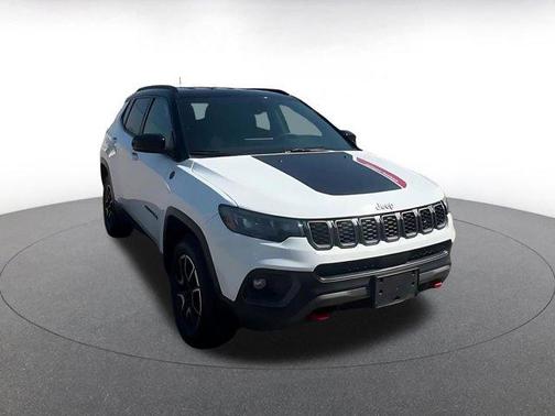 Bright White Clearcoat 2025 Jeep Compass Trailhawk