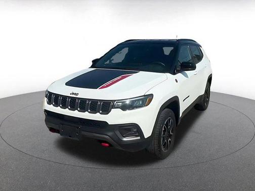 Bright White Clearcoat 2025 Jeep Compass Trailhawk