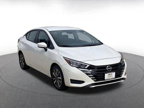 Aspen White Tricoat 2025 Nissan Versa 1.6 SV