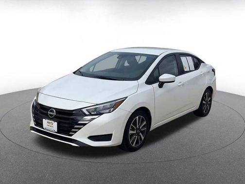 Aspen White Tricoat 2025 Nissan Versa 1.6 SV