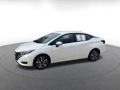 Aspen White Tricoat 2025 Nissan Versa 1.6 SV