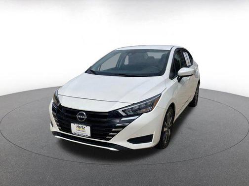 Aspen White Tricoat 2025 Nissan Versa 1.6 SV