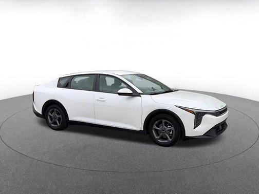 Snow White Pearl 2025 Kia K4 LXS