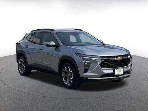 Sterling Gray Metallic 2025 Chevrolet Trax LT