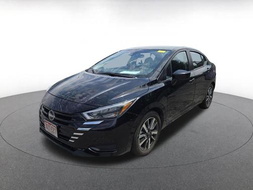 Super Black 2025 Nissan Versa 1.6 SV