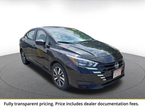 Super Black 2025 Nissan Versa 1.6 SV