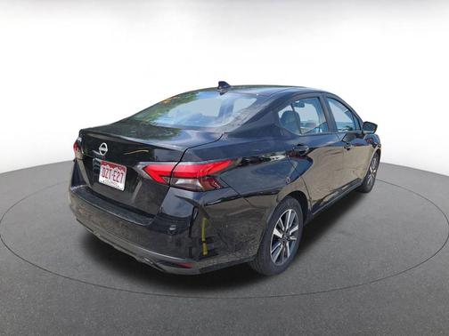 Super Black 2025 Nissan Versa 1.6 SV