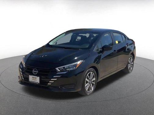 Super Black 2025 Nissan Versa 1.6 SV