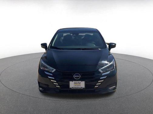 Super Black 2025 Nissan Versa 1.6 SV