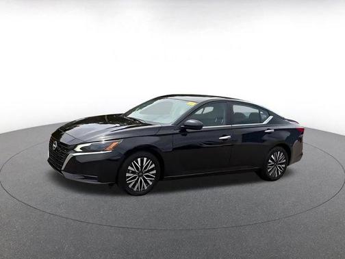 Super Black 2025 Nissan Altima SV FWD