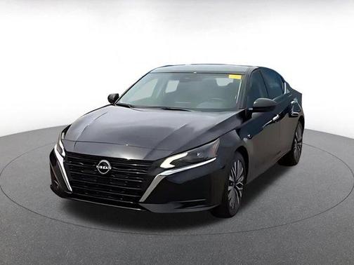 Super Black 2025 Nissan Altima SV FWD