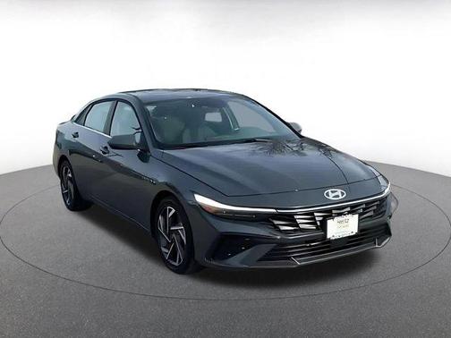 2025 Hyundai ELANTRA SEL
