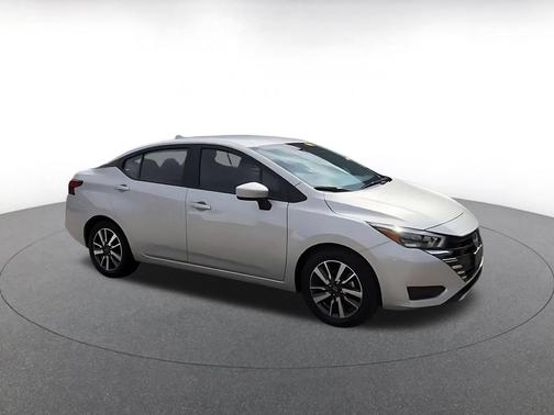 Brilliant Silver Metallic 2025 Nissan Versa 1.6 SV