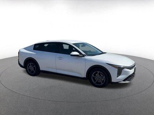 Snow White Pearl 2025 Kia K4 LXS