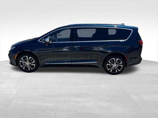 2022 Chrysler Pacifica L