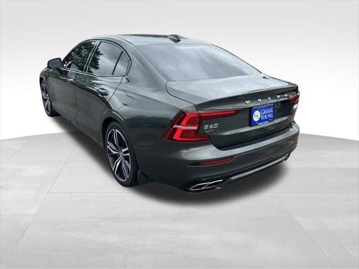 2022 Volvo S60 Recharge Plug-In Hybrid T8 R-Design Expression