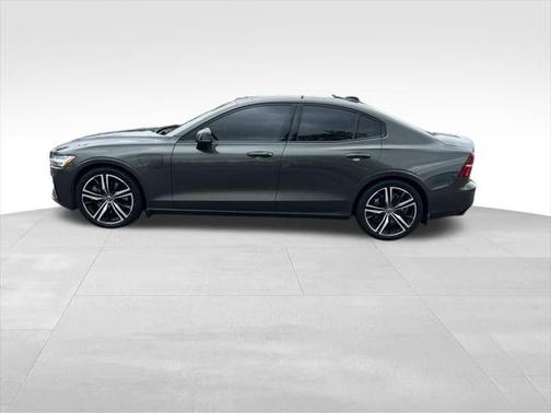 2022 Volvo S60 Recharge Plug-In Hybrid T8 R-Design Expression