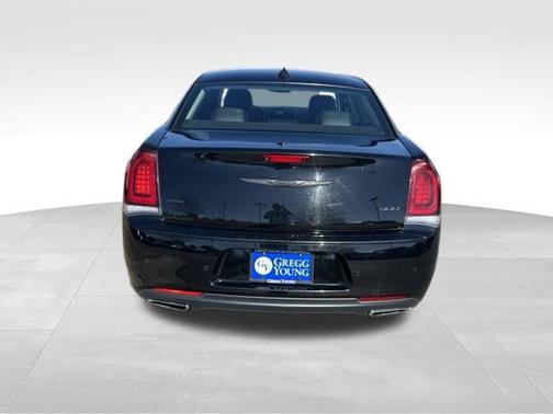 2022 Chrysler 300 Touring