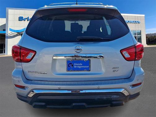 2018 Nissan Pathfinder SV