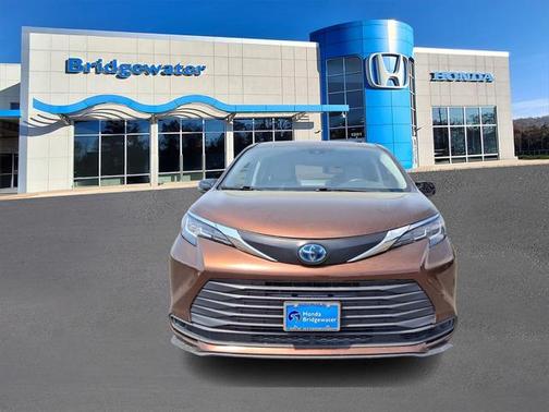 2021 Toyota Sienna LE