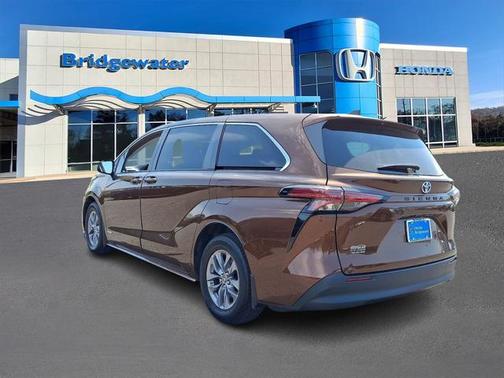 2021 Toyota Sienna LE