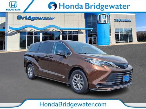 2021 Toyota Sienna LE