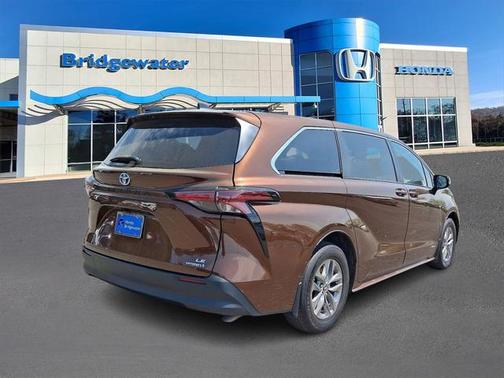 2021 Toyota Sienna LE