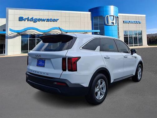 2022 Kia Sorento LX