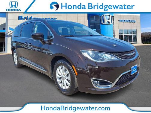 Dark Cordovan Pearlcoat 2017 Chrysler Pacifica Touring-L