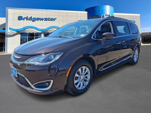Dark Cordovan Pearlcoat 2017 Chrysler Pacifica Touring-L