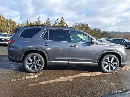 2025 Honda Pilot Touring 8-Passenger
