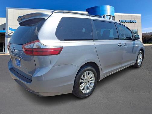 Silver Sky Metallic 2017 Toyota Sienna XLE