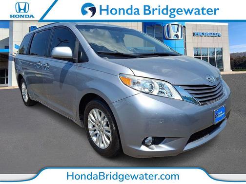 Silver Sky Metallic 2017 Toyota Sienna XLE