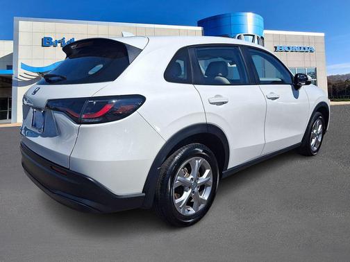 Platinum White Pearl 2024 Honda HR-V LX