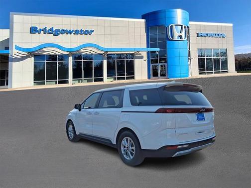 2023 Kia Carnival LX