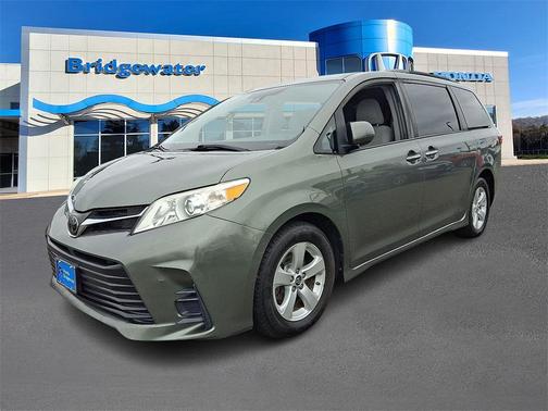 2019 Toyota Sienna LE
