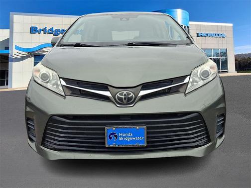 2019 Toyota Sienna LE