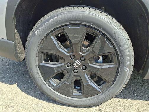 Solar Silver Metallic 2026 Honda Pilot Black Edition