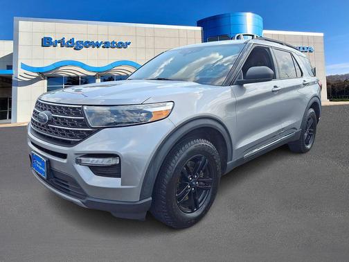 Iconic Silver Metallic 2020 Ford Explorer XLT