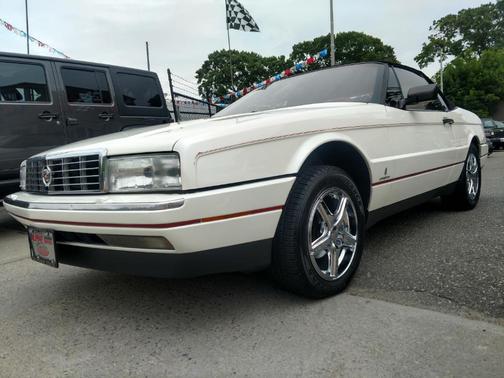 Photo 3 of 32 of 1990 Cadillac Allante