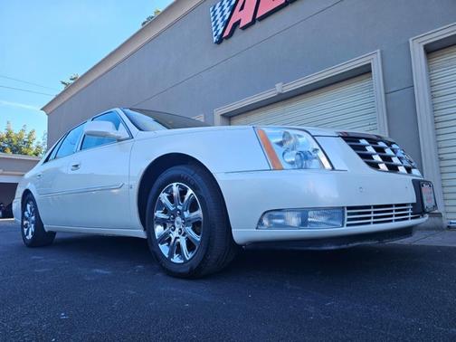 2008 Cadillac DTS Base