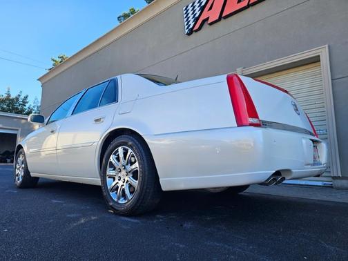 2008 Cadillac DTS Base