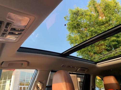 Photo 3 of 5 of 2019 Toyota Highlander Limited