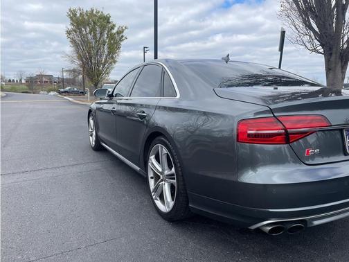 Photo 5 of 7 of 2015 Audi S8 4.0T quattro