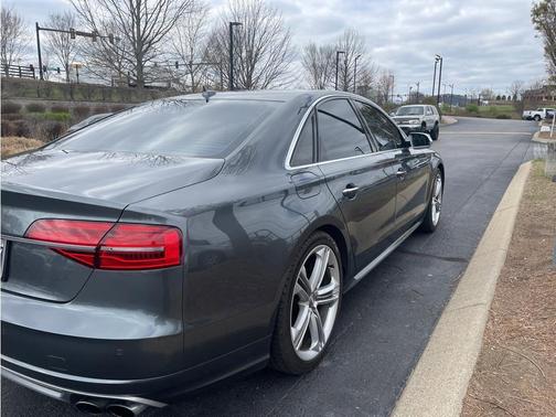 Photo 4 of 7 of 2015 Audi S8 4.0T quattro