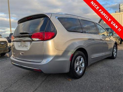 2017 Chrysler Pacifica Touring-L